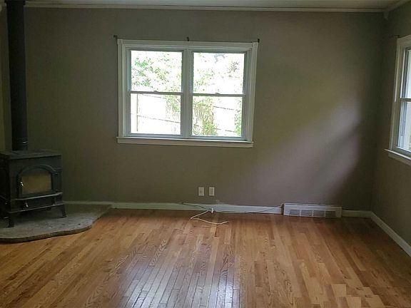 3rd image of 56 New York Ave
