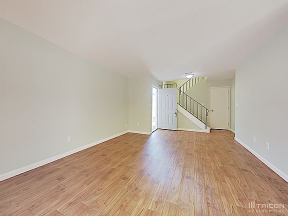 3rd image of 2353 Redwood Dr