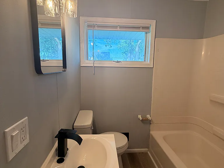 142 Van Buren Ave — Photo 12