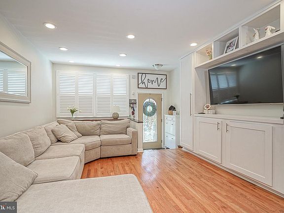 3rd image of 2834 S Camac St