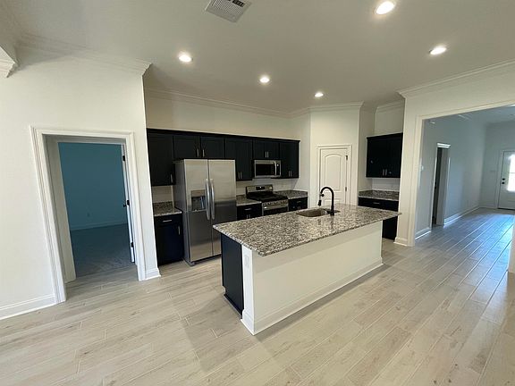 3rd image of 445 Rue Evangeline