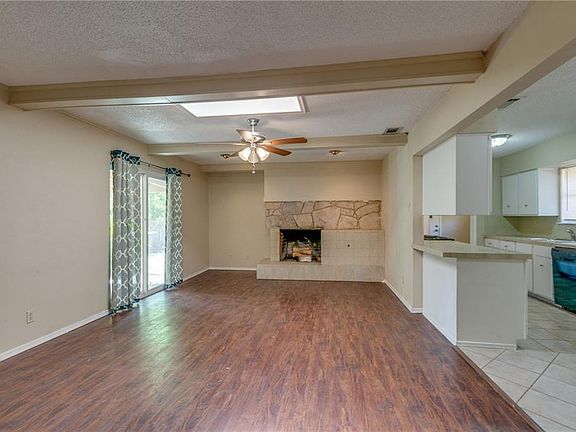 4th image of 810 Arrowhead Dr