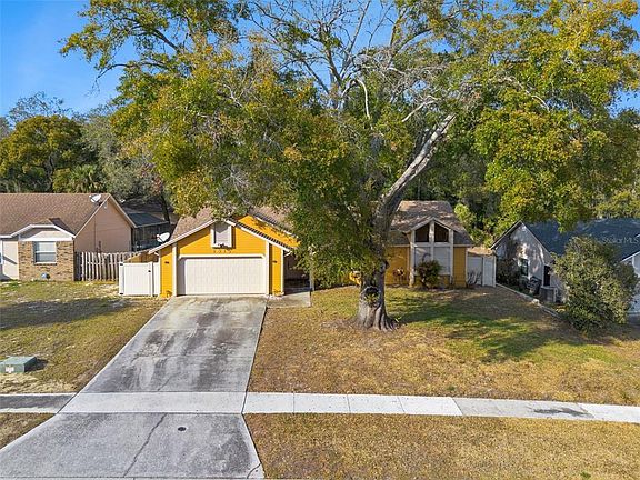 3rd image of 6815 Crescent Ridge Rd