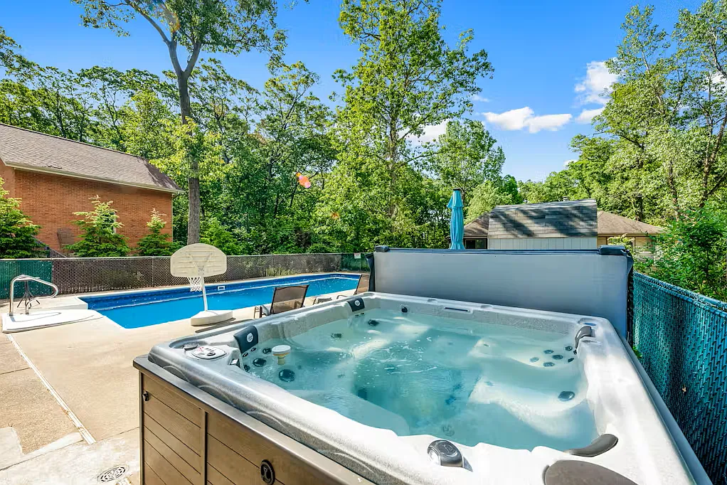 6 bed, 3.5 bath, 2339 sqft, $8,000 — Photo 3