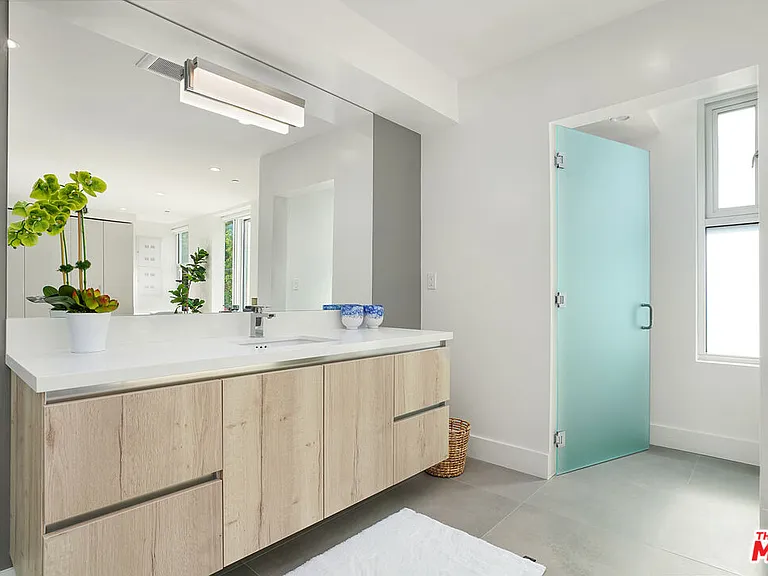 8210 Fountain Ave #302 — Photo 14