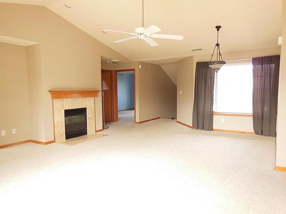 living room dining area