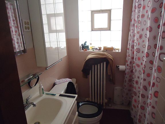 5th image of 5706 N Richmond St #2
