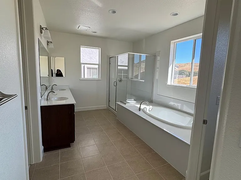 477 Trillium Ct — Photo 4