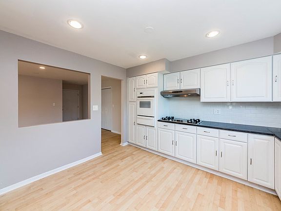 5th image of 1340 W Touhy Ave #301