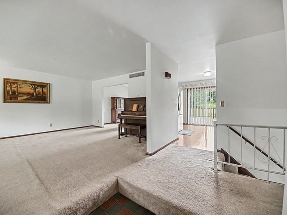 3rd image of 541 Sequoia Ln