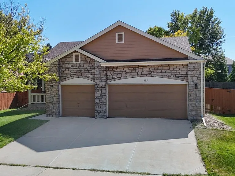 605 Saint Andrews Dr — Photo 1