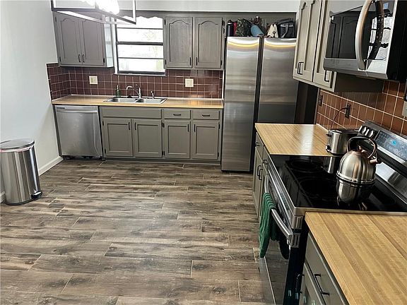 4th image of 1429 N Millburn Ave