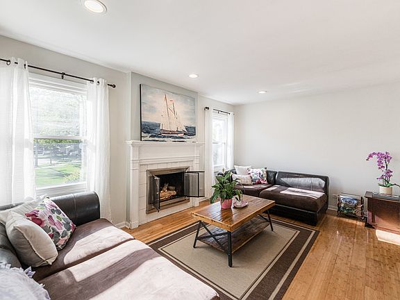 5th image of 221 Pebble Creek Dr