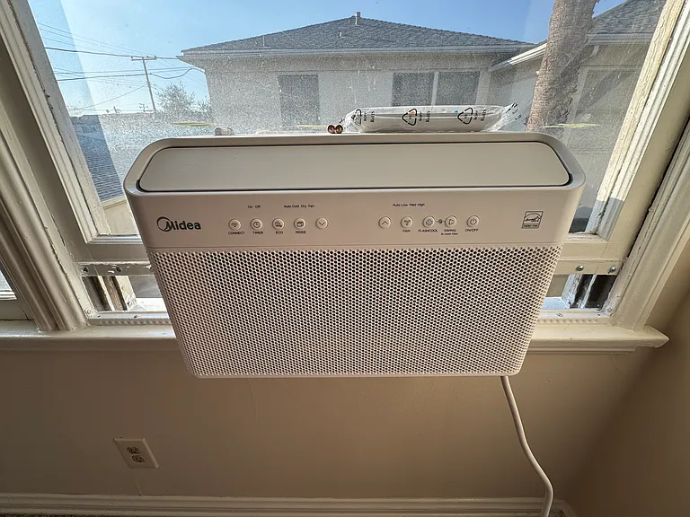 Brand new low profile AC that really chills the place down quick!