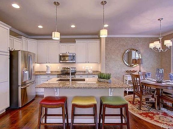 Quartz counters, stainless appliances