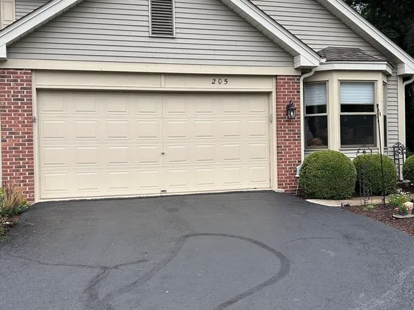 205 Woodboro Dr, West Chicago, IL 60185