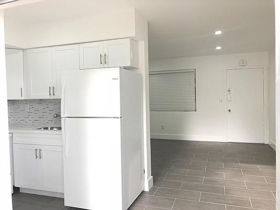 3rd image of 17051 NE 21st Ave APT 8