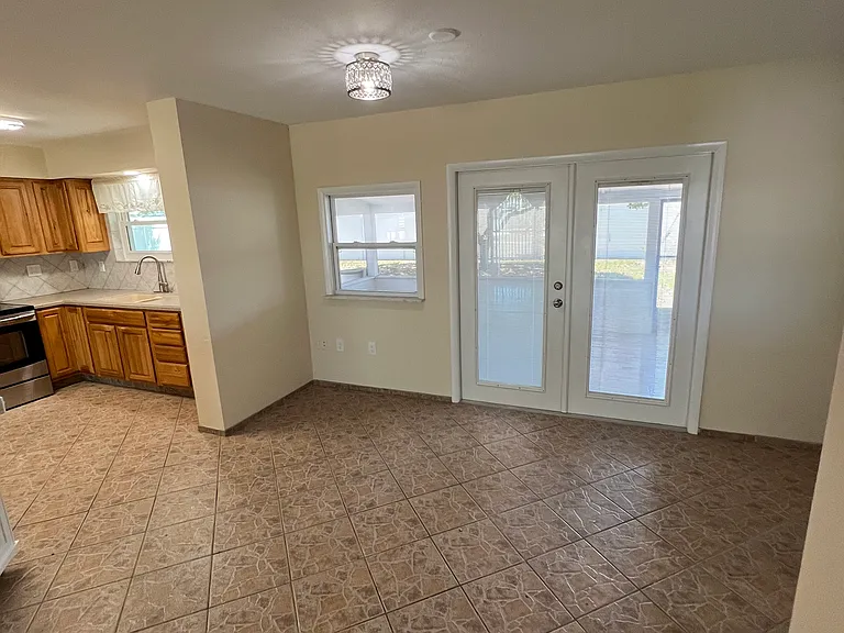 704 Torrey Pines Ave — Photo 5