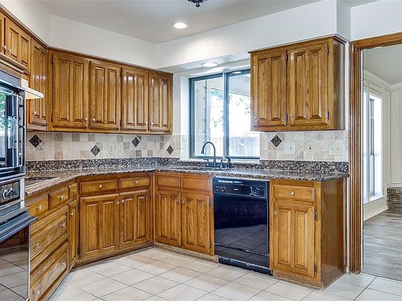 3rd image of 1515 Stonecrest Dr