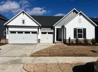 93 Retreat Dr, Fuquay Varina, NC 27526