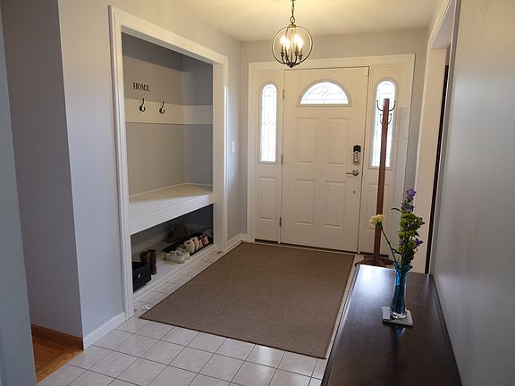 5th image of 51 Valley View Cir