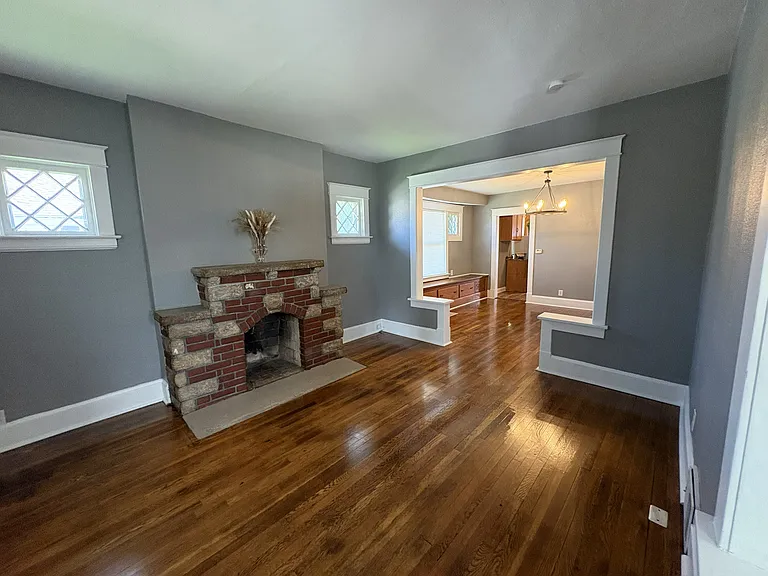 628 S Ash Ave — Photo 3