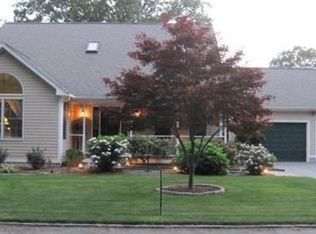 147 Lakedell Dr, Warwick, RI 02818