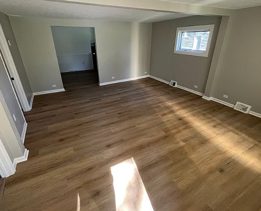 5th image of 4459 Silverdale Rd