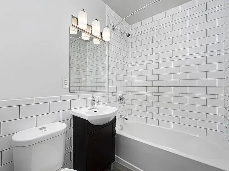 300 Mary St N #104 — Photo 6
