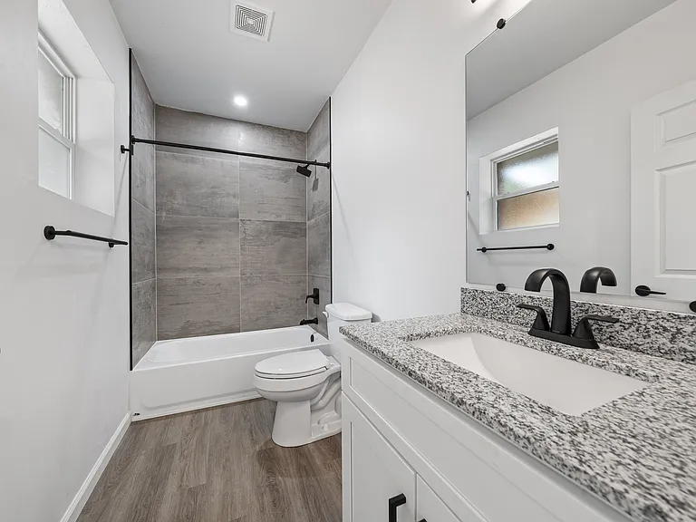 901 NW 4th Pl — Photo 13