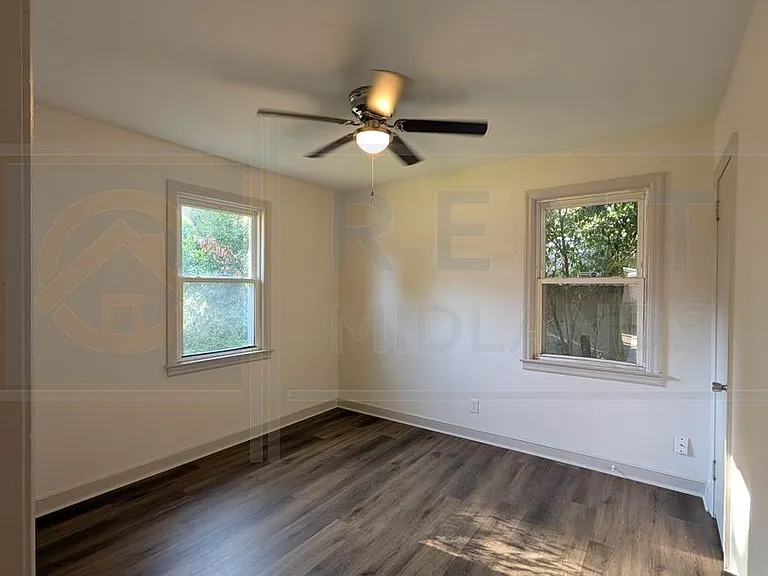 2307 Vine St — Photo 20