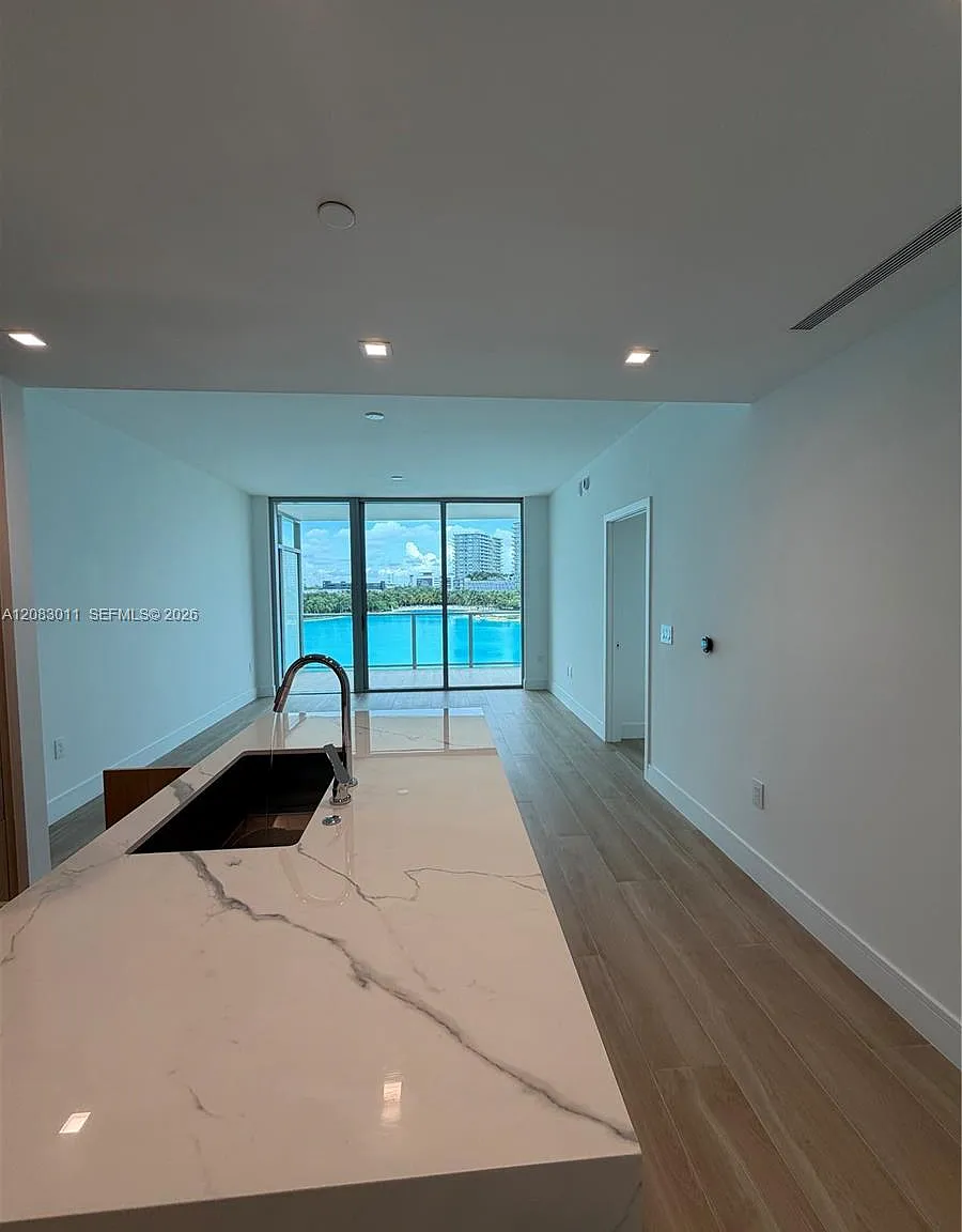 Biscayne Landing — Photo 1