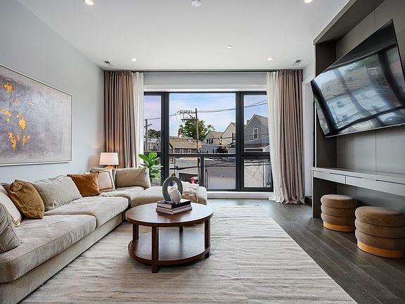 5th image of 3037 N Lincoln Ave #205