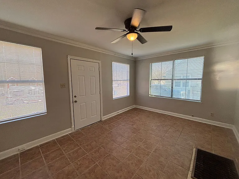 3733 Vernon Ave — Photo 12