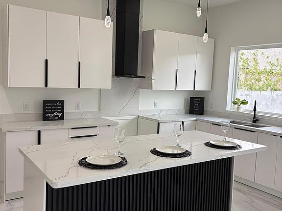 2nd image of 4433 Aurora Cir