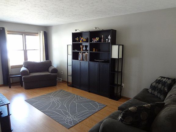 5th image of 1090 Stratford Ave
