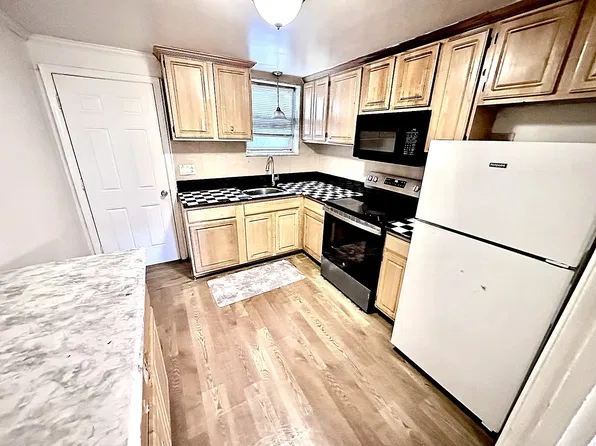 623 Cummins Hwy APT B, Hyde Park, MA 02136