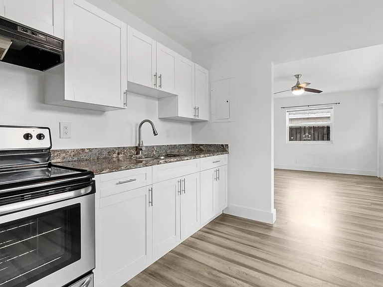 508 NE 12th Ave — Photo 8
