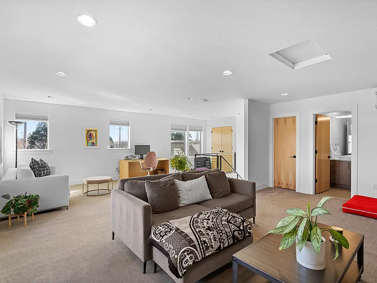 4311 N Borthwick Ave #1 — Photo 4