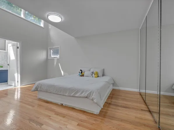 219-44 Peck Avenue image 12 of 32