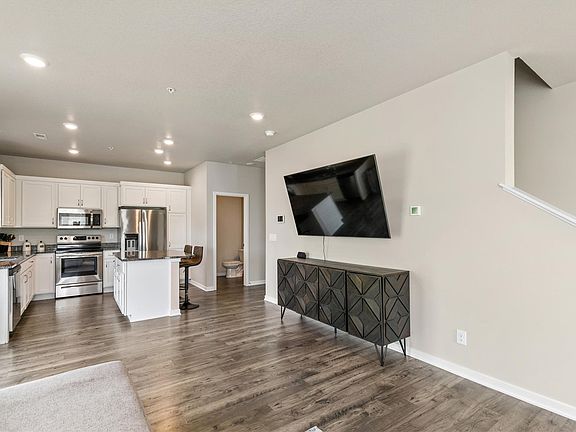 4th image of 831 NE Bowman Dr