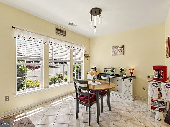5th image of 812 Long Dr APT A