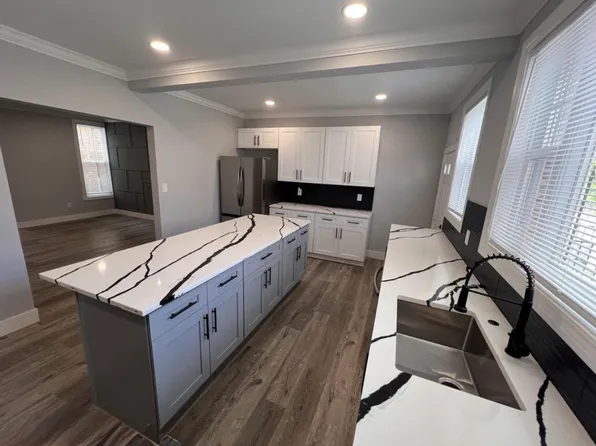 7048 N Broad St, Philadelphia, PA 19126