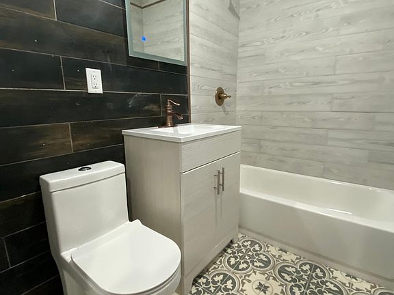 5th image of 45 Saint Pauls Ave #1G