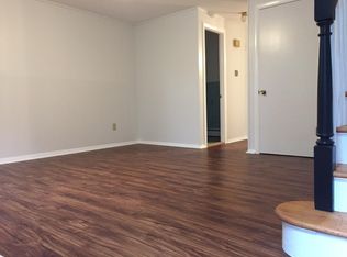 633 Center St APT D, Manchester, CT 06040