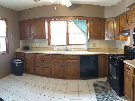 4th image of 621 N 1st St