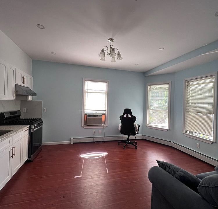 1st image of 23 Bay 26th St #1