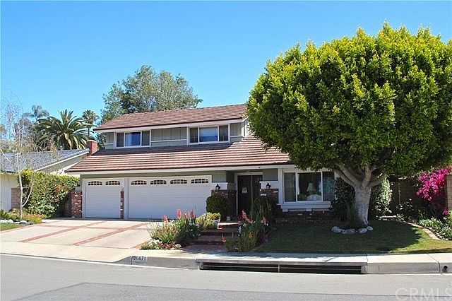 Gorgeous 4 bedroom, 2.5 bath POOL home! Spectacular backyard and upgrades!