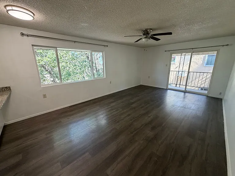 919-923 Alvarado Dr SE — Photo 1