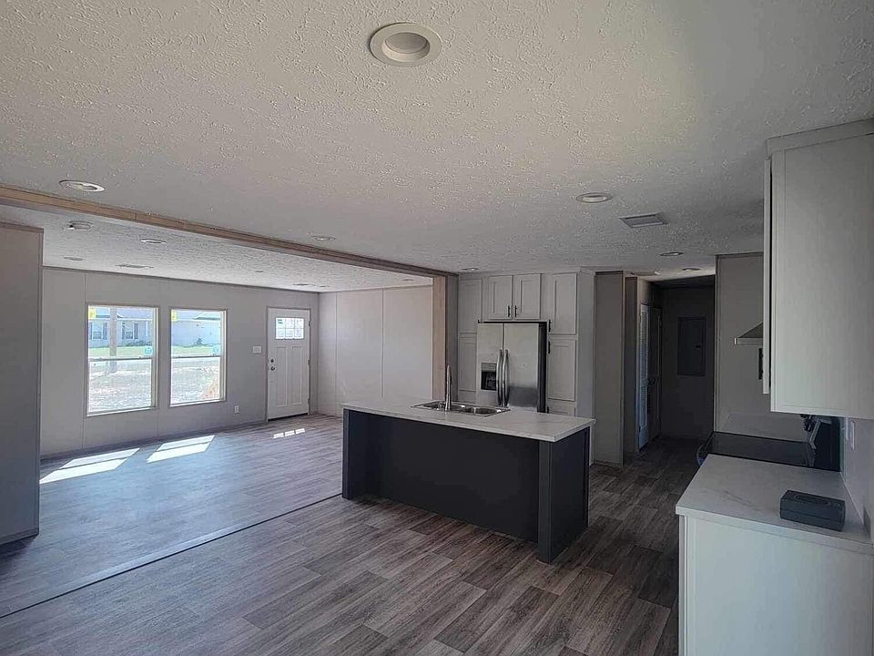 2nd image of 4465 Goldfinch Way